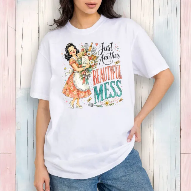 Avery Lane Housewives Beautiful Mess t-shirt hvid 100% bomuld