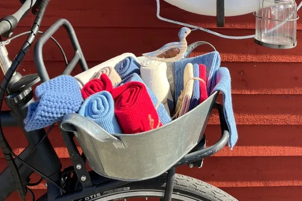 Solwang grydelapper støvet blå 2 stk strikket
